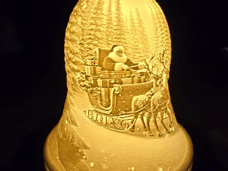 Weihnachtliche Lithophanglocke Santas Schlitten