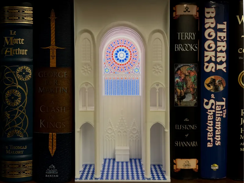 Notre-Dame Cathedral Book Nook (1:200 scale)