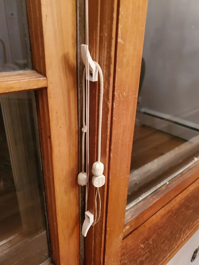 Blind Pull String Hook