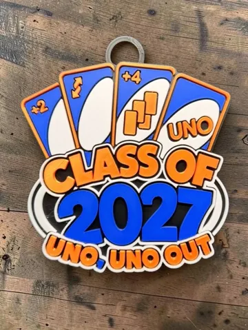 Dije o accesorio de collar: UNO-Inspired Class of 2027 Hype Chain Pendant — vista de referencia 2