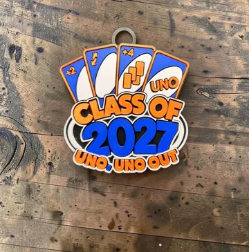 Dije o accesorio de collar: UNO-Inspired Class of 2027 Hype Chain Pendant — vista de referencia 5