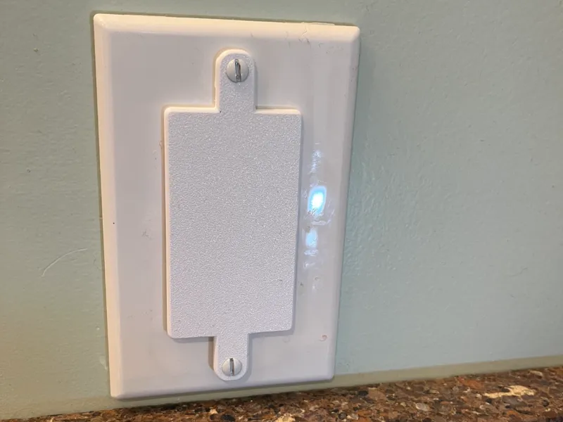 Decora Outlet Cover