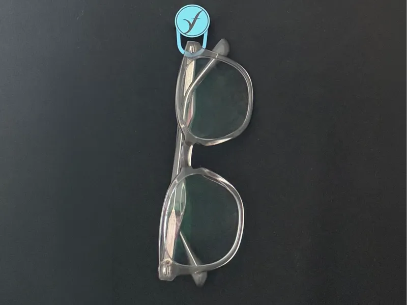 Minimal Glasses Holder Brooch