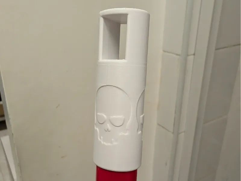 Skull-engraved broom cap
