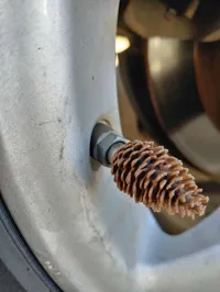 Bouchon de valve Schrader forme pomme de pin — photo 7