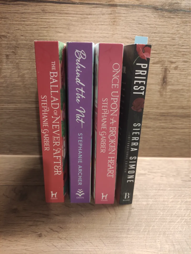 Book Stand / Bookend / Book Support - "Invisible"