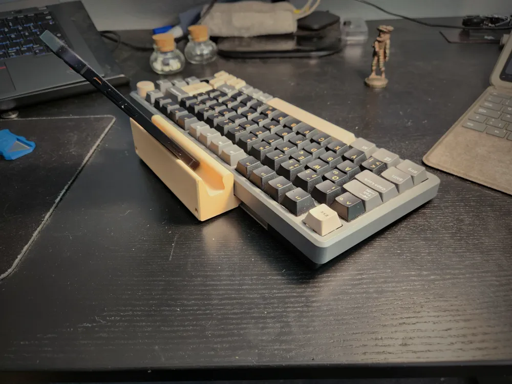 Christopher Rhyne Keyboards RK Royal Keyboard - Phone stand by Chris - MakerWorld