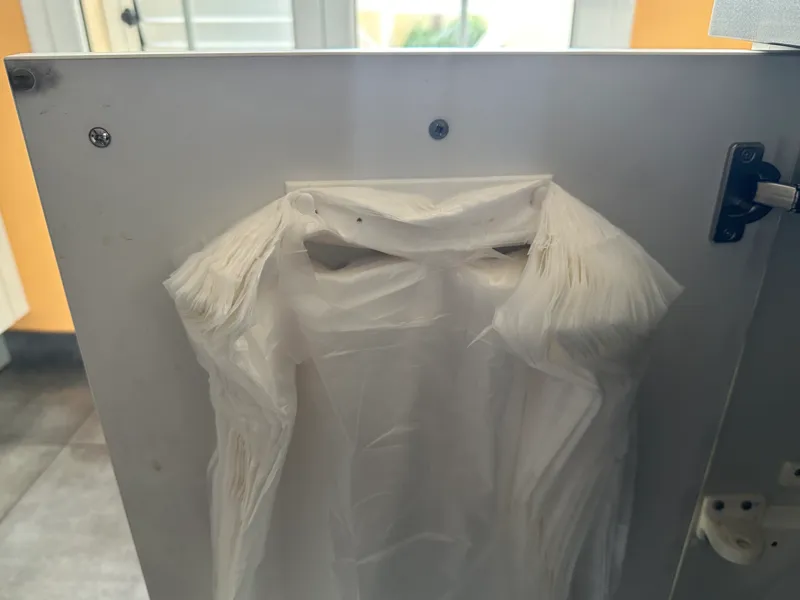 Plastic Bag Dispenser / Dispensador de bosses.