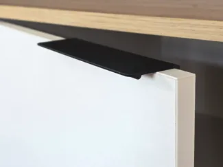 Schmaler Griff für Schublade oder Tür