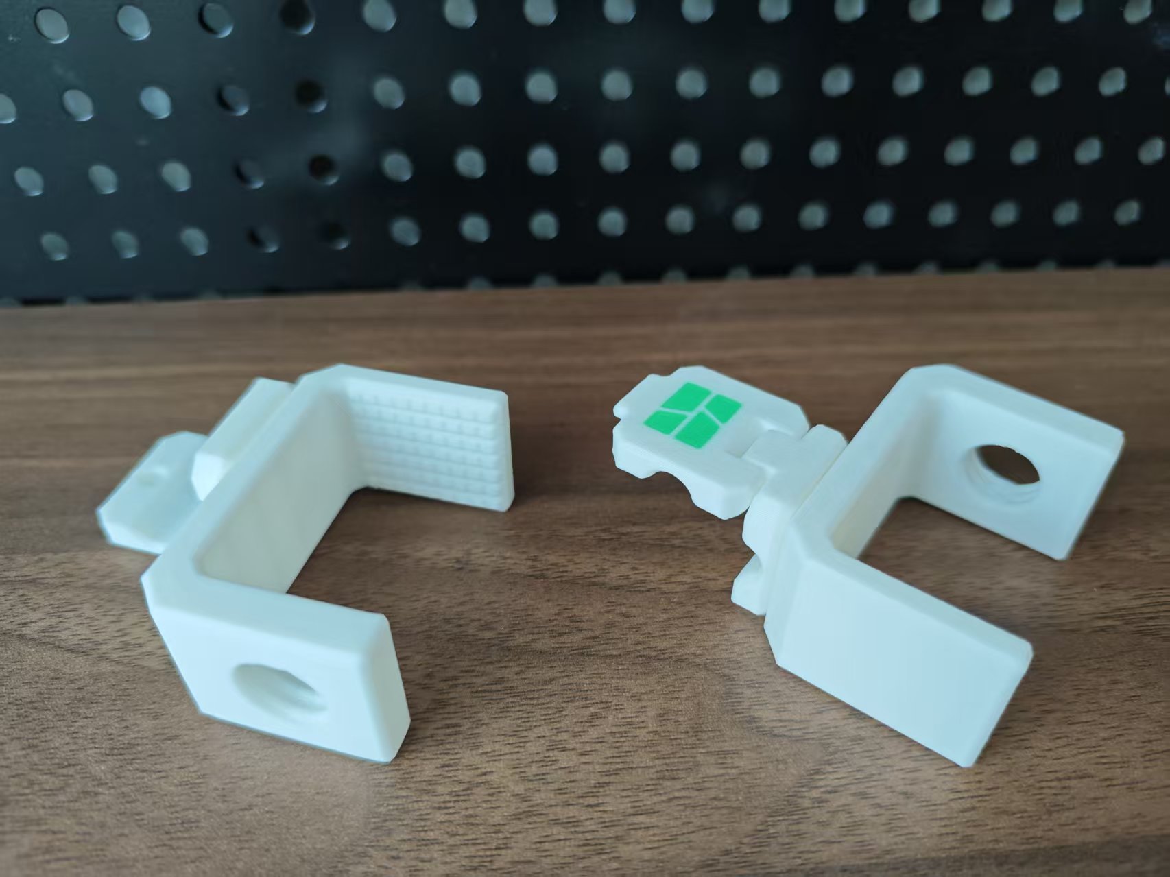 Miniatura 2 do modelo 3D 桌夹式可旋转数据线整理器
