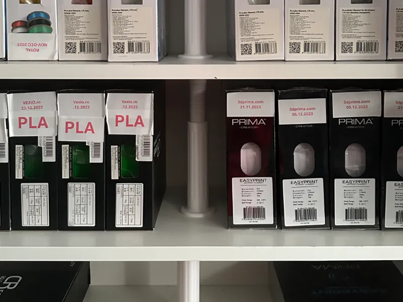 Filament storage shelf sustaining column