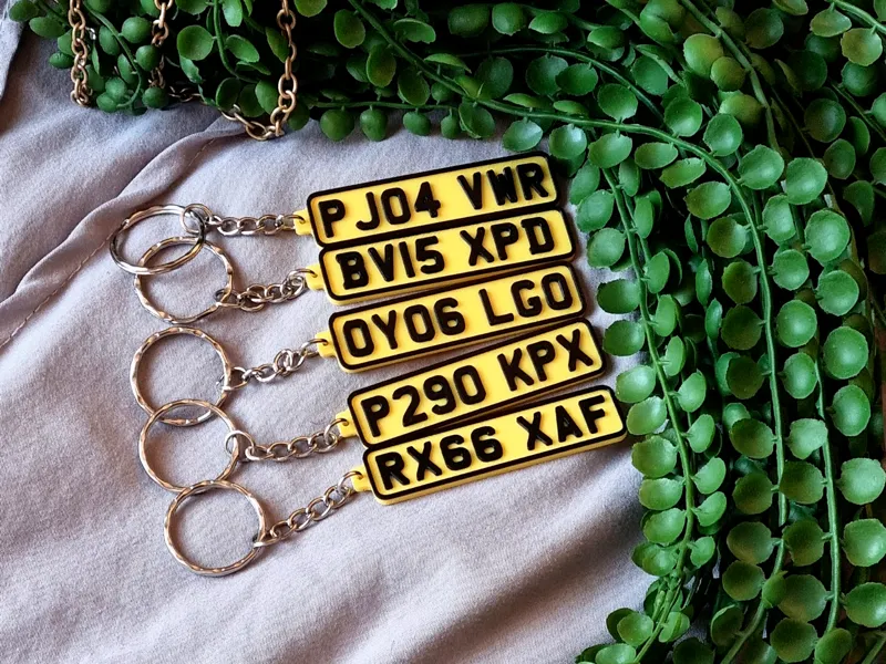Customizable UK Licence Plate Keychains