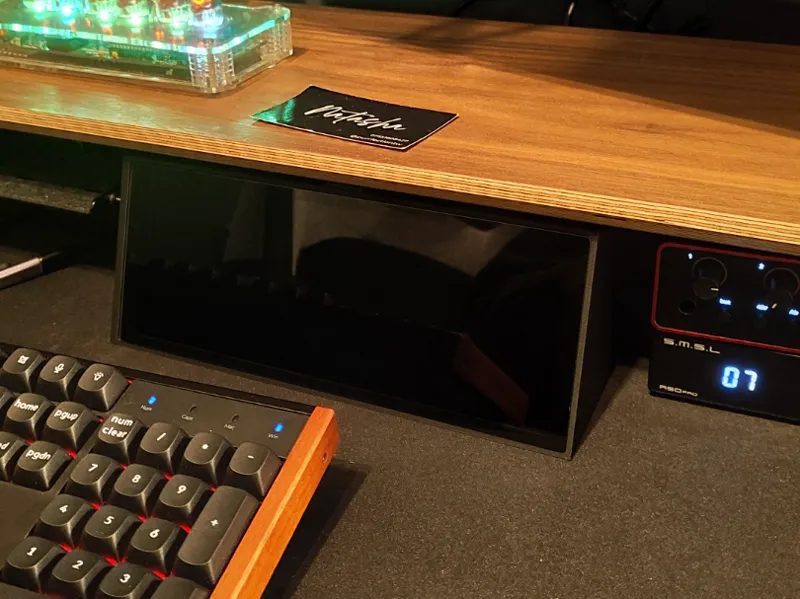 Screen dashboard shroud