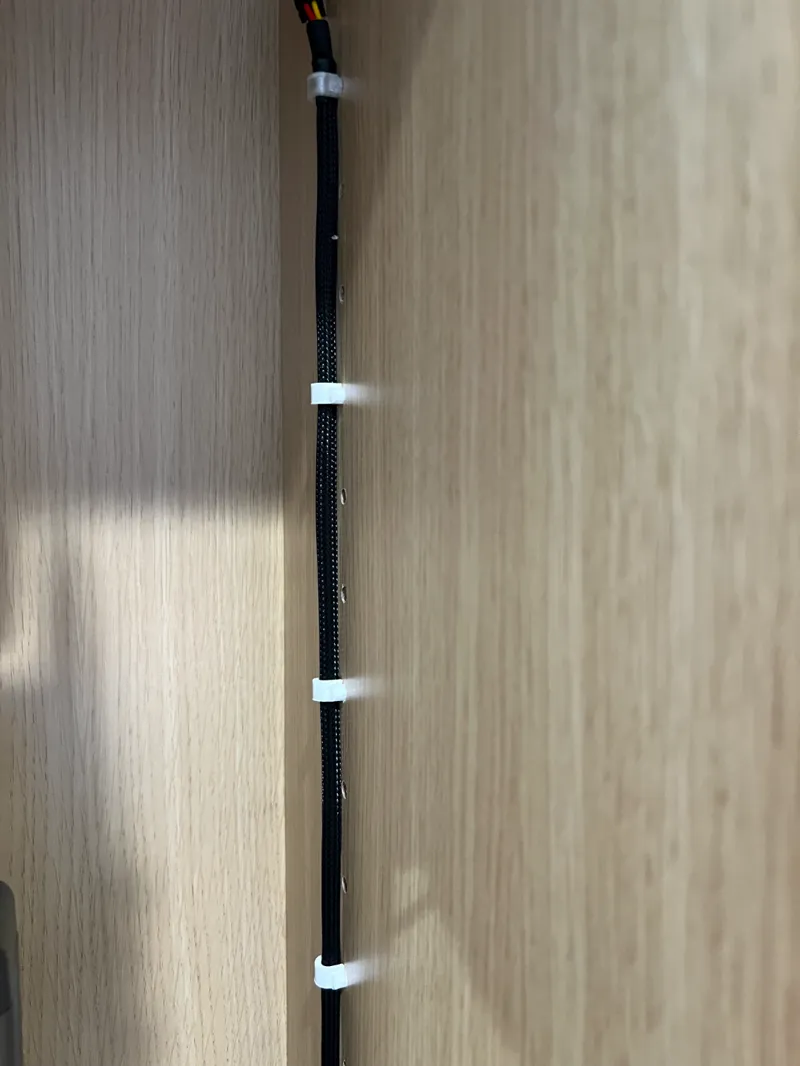 Cable clip shelf pin