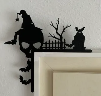 Halloween door corner with Skull