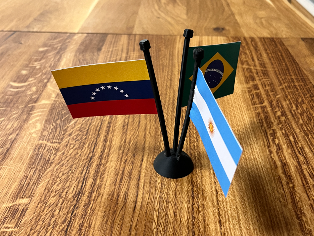 Table Flags with 3 Customizable Flags
