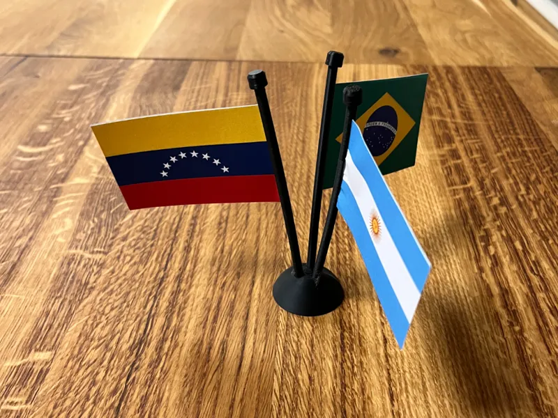 Table Flags with 3 Customizable Flags