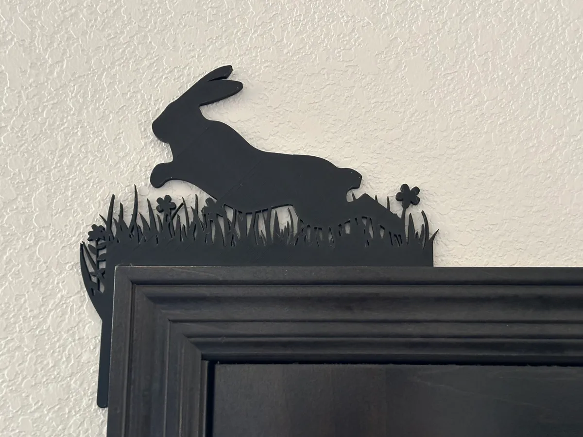 Angle de porte décoratif — lapins de Pâques