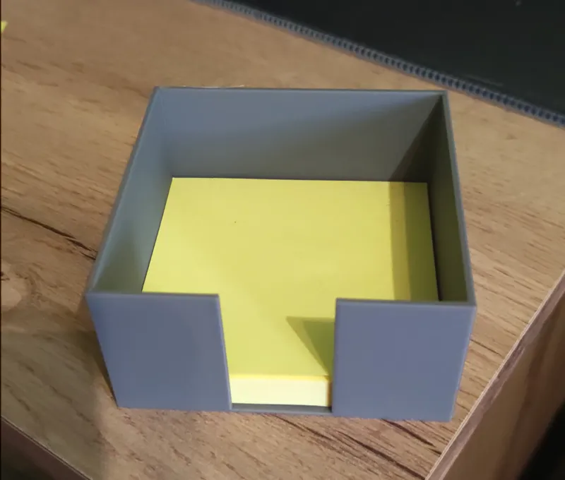 Box for sticky notes (76-77mm)