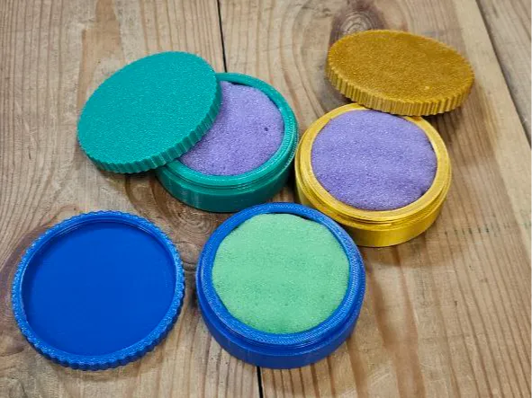 Fingertip moistener