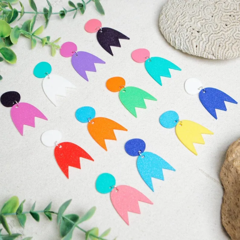 Pendientes puntiagudos con charm view 4