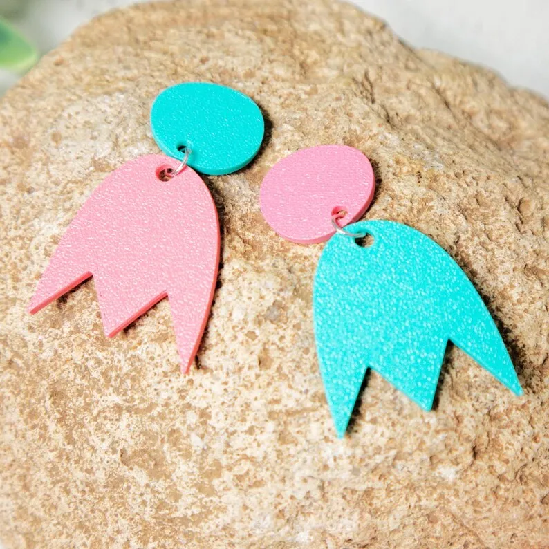 Pendientes puntiagudos con charm view 3