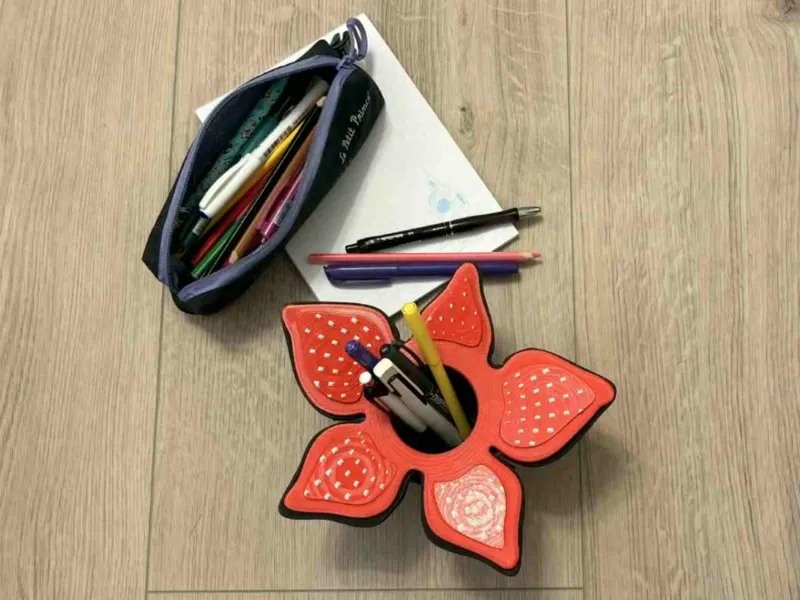 Demogorgon pencil holder (or flower pot) 