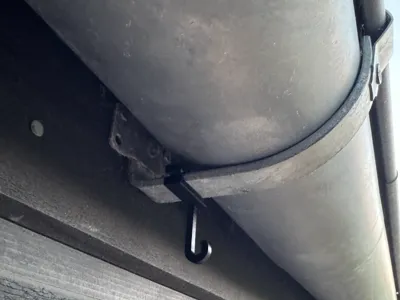 Gutter hook for light chain