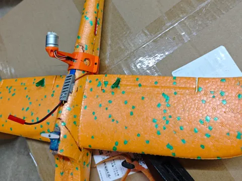Modelo para impresión 3D: 48cm手抛机改航模，1106腰推电机座（另外，内附1104电机座） — referencia de MakerWorld