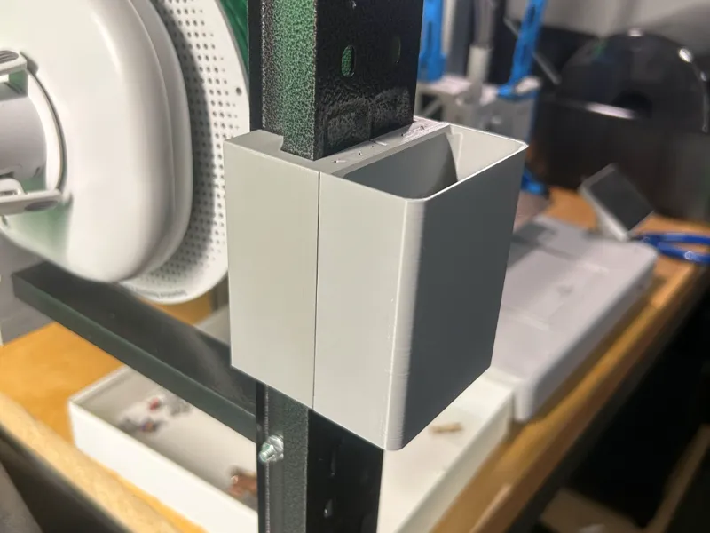 Mounting bracket and Bin for Ravigin Shelving