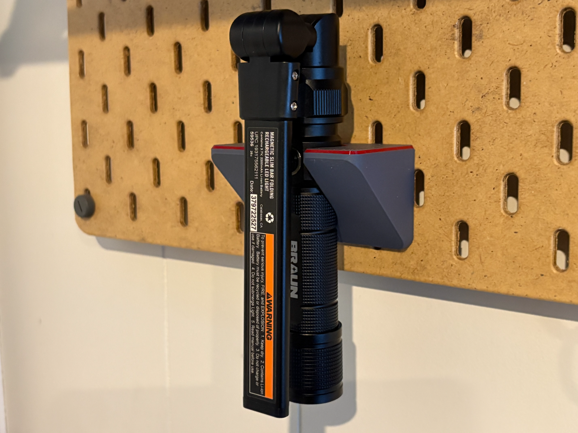 Braun 500 Lumen Bar Light Skadis Holder