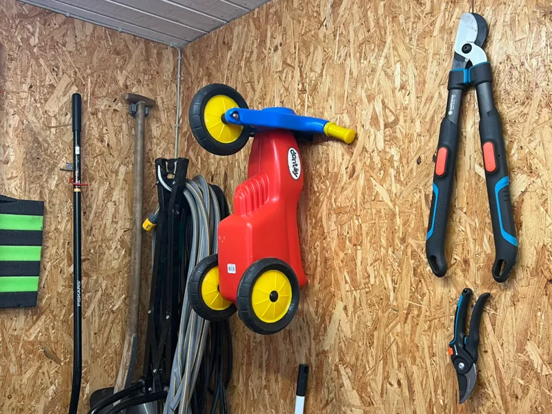 Dantoy scooter wall mount 