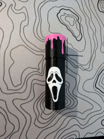 Adorno temático: Ghost Face Chapstick Holder — vista de referencia 3