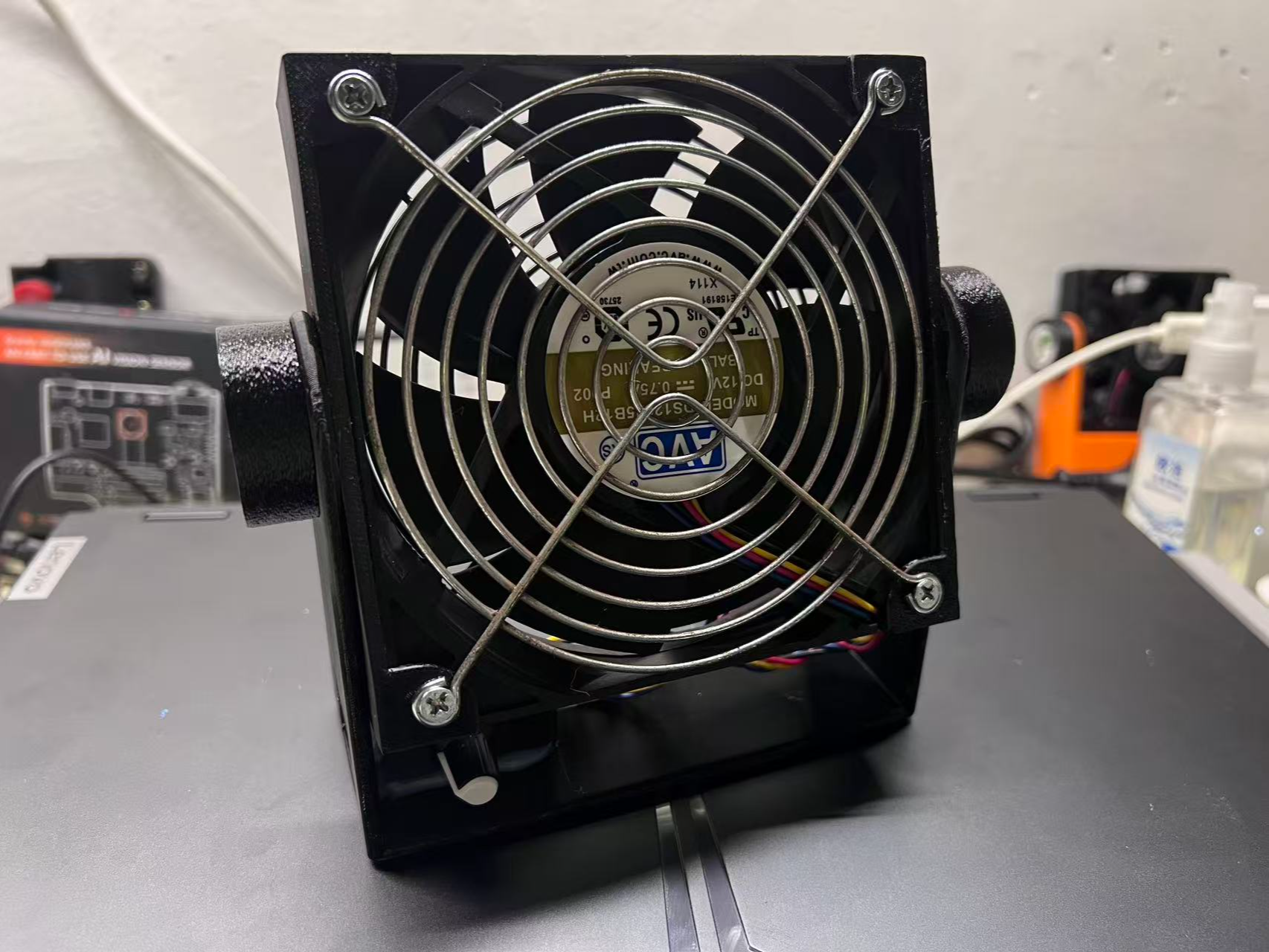 Miniatura 1 do modelo 3D 12厘米风扇支架