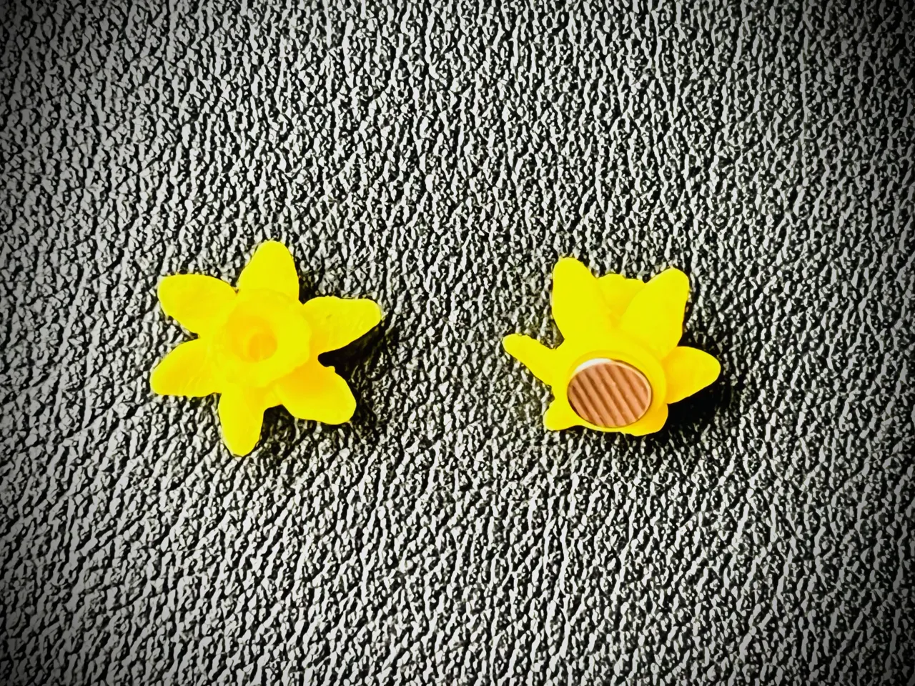 Magnetic Daffodil Earrings view 4