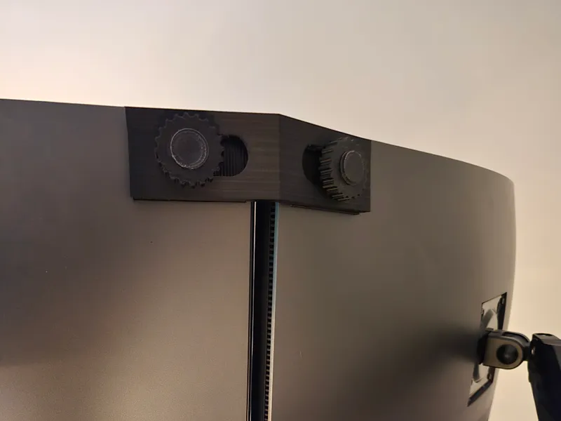 Sim Racing triple screen locks