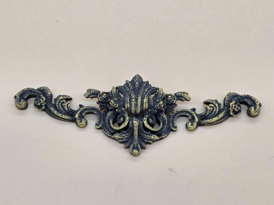 Barockes Zierornament / Möbel-Applikation