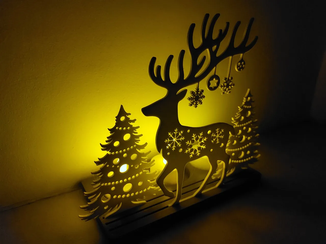 Xmas reindeer christmas tree deco view 3