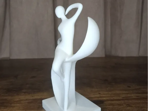 Statuette femme dansante