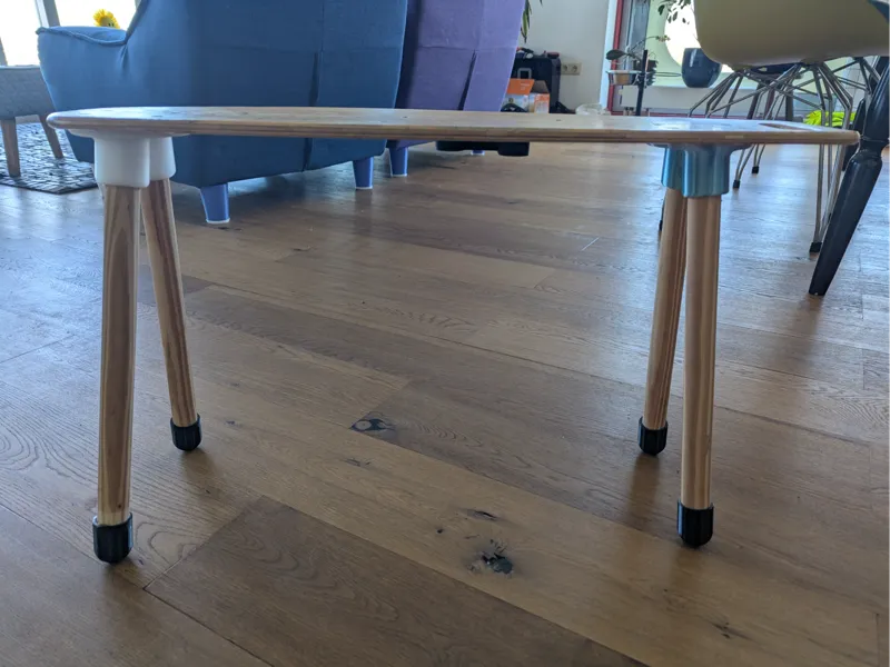 Adapter to transform your skateboard into a table