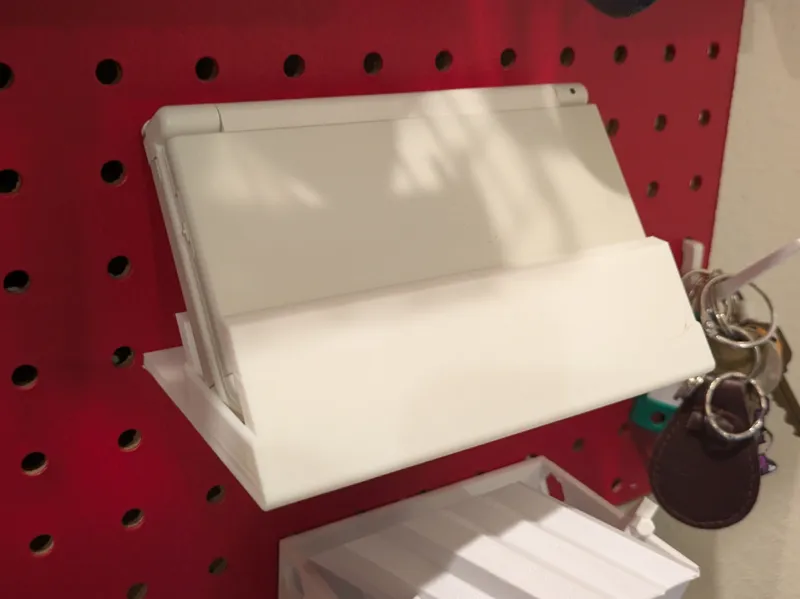 Peg Board "New" 3DS Holder