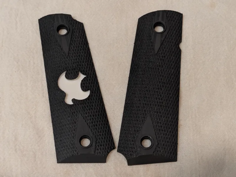 Dove of peace Peacemaker 1911 grips
