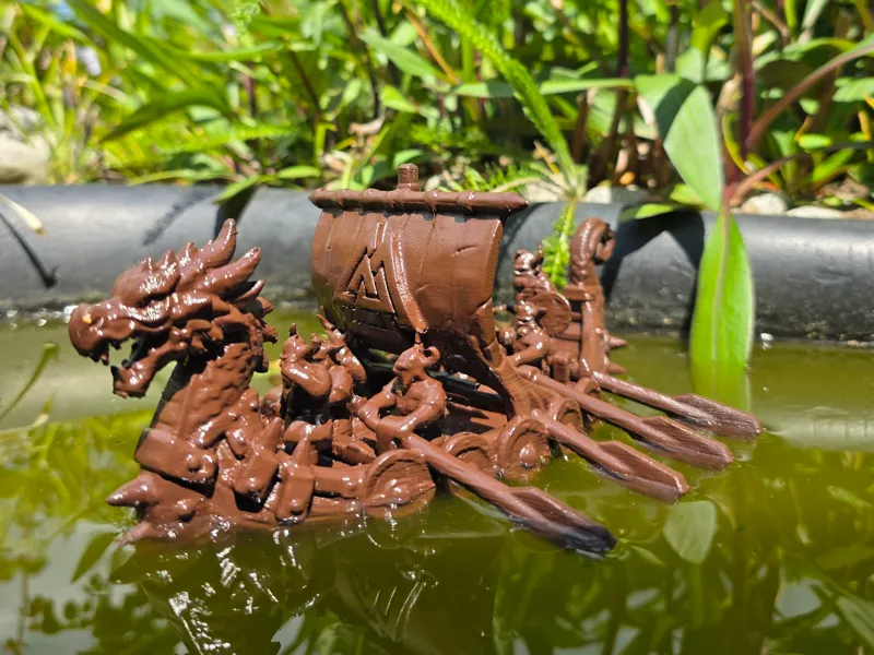 Drachenboot mit Mannschaft