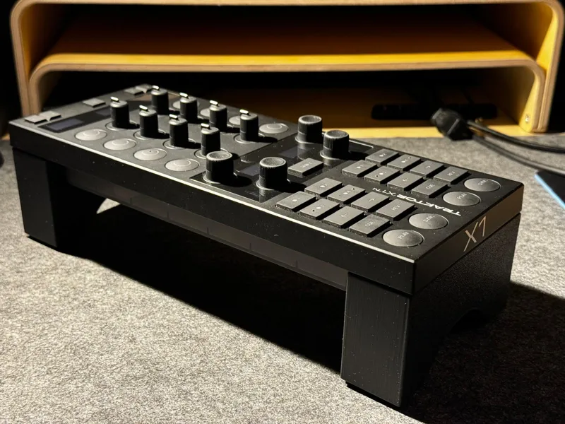 RISER for Native Instruments TRAKTOR X1 MK3
