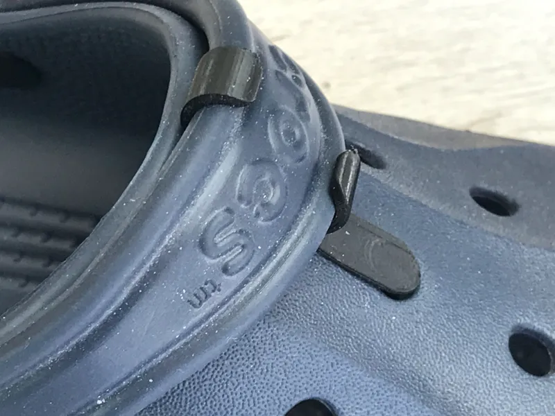 Bloqueur de bride pour Crocs – Libérez vos pieds !