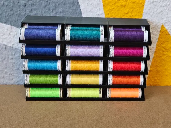 Distributeur mural pour bobines de fil