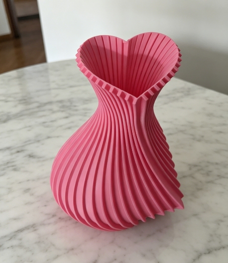 Miniatura 4 do modelo 3D Heart Vase - Love Vase