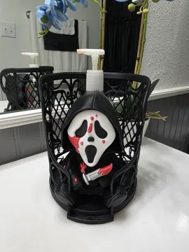Adorno temático: FULL COLOR Ghostface Scream Bath Body Works Soap — vista de referencia 3