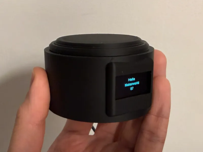 Round ESP32-C3 Holder with SSD1306 OLED Screen