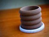 Минималистична саксия с плоча